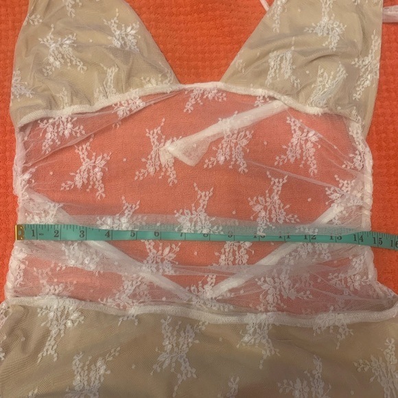 LENORA LACE DRESS. - Picture 12 of 13